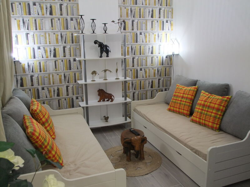 Gîte A KWABA AD. Emplacement salon pour 2 personnes(couchage si 4 personnes)
