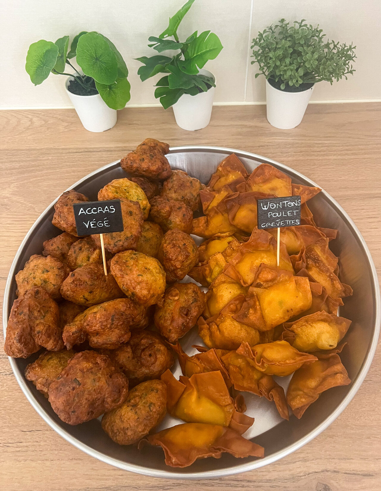 Plateau accras végétariens / Wontons poulet-crevette
