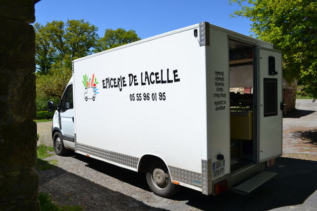 Nous nous déplaçons aussi en tournées et effectuons des livraisons à domicile.