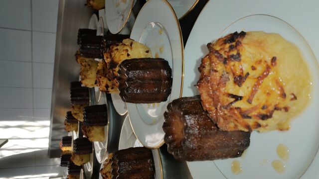 Pommes cheveux d'ange au four sauce miel fleur d'oranger et cannelé...