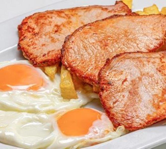 Lomo Adobado Plato combinado + Patatas + Huevos fritos