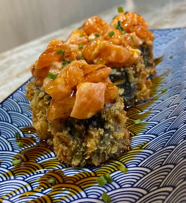 Hosomaki de salmón tempurizado