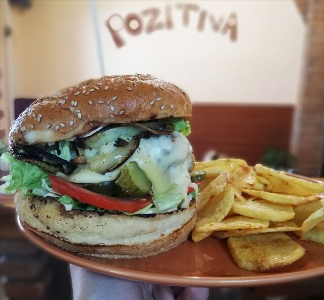 Cheeseburger sa domacim krumpir polama