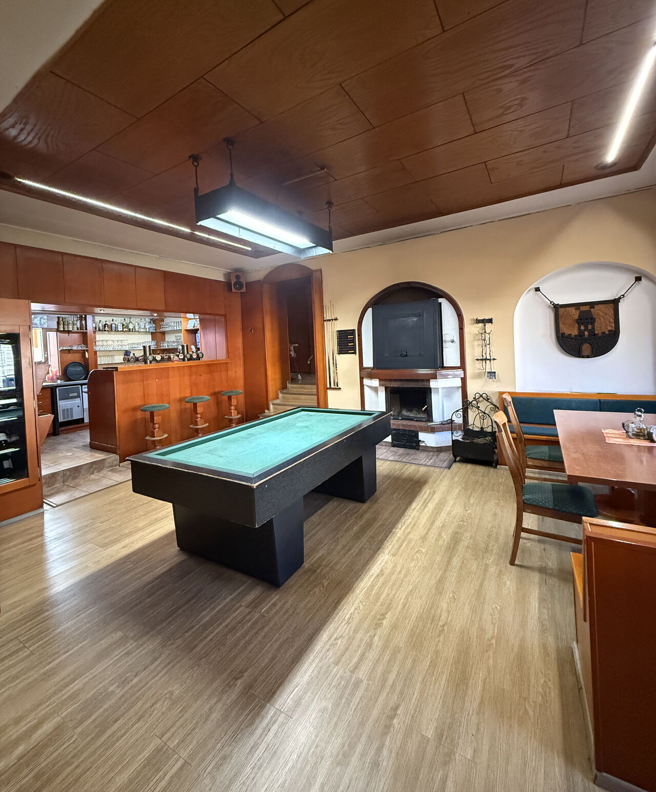 Interiér Měšťanské hospůdky s tradičním kulečníkem