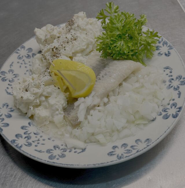 Śledź z naszej beki z sałatką kartoflaną