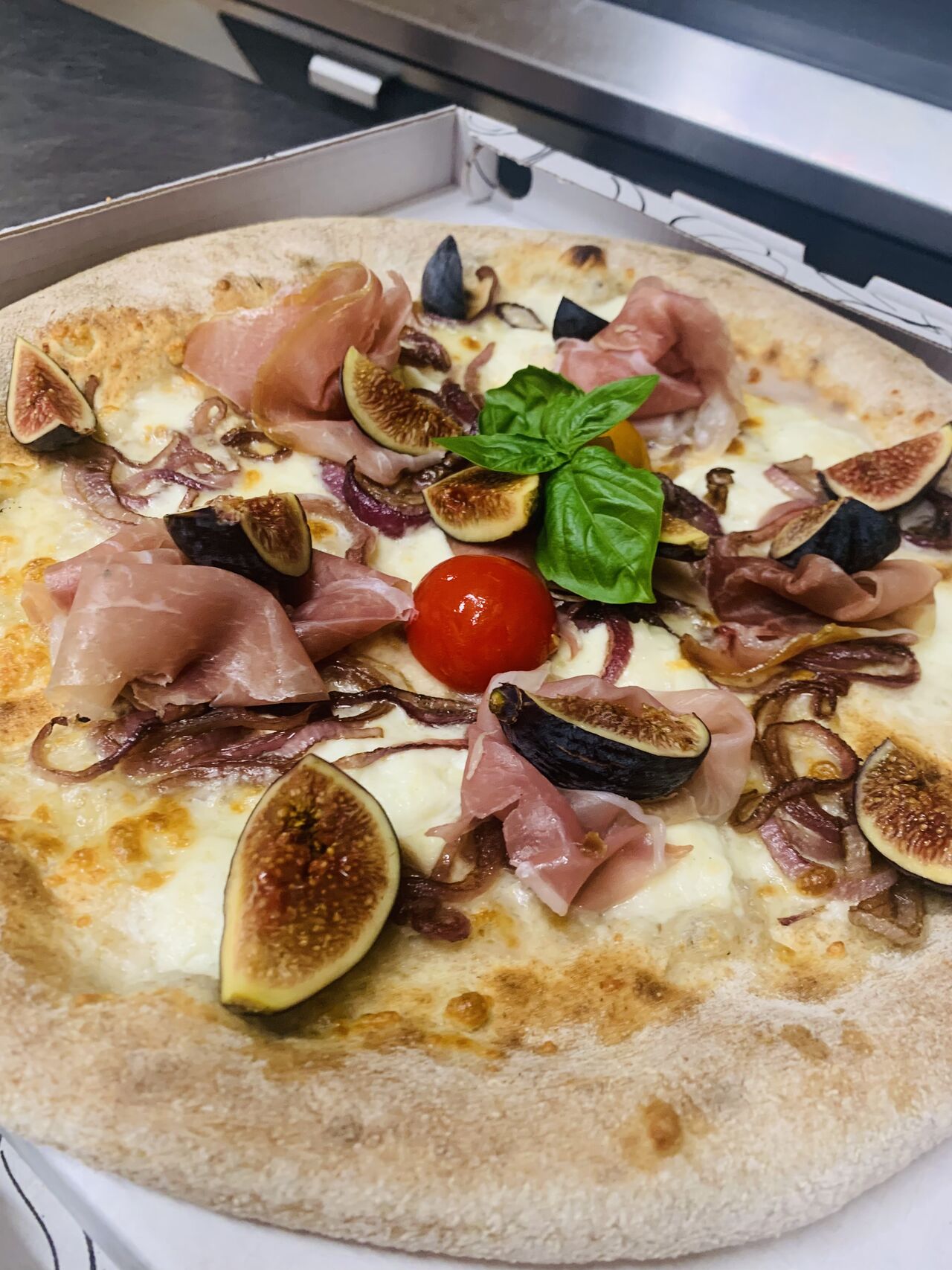 Special agosto
Cipolla di Tropea caramellata, speck e fichi di zona