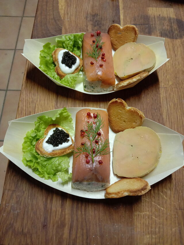 toast de caviar,toast de foie gras ,terrine aux 2 saumons