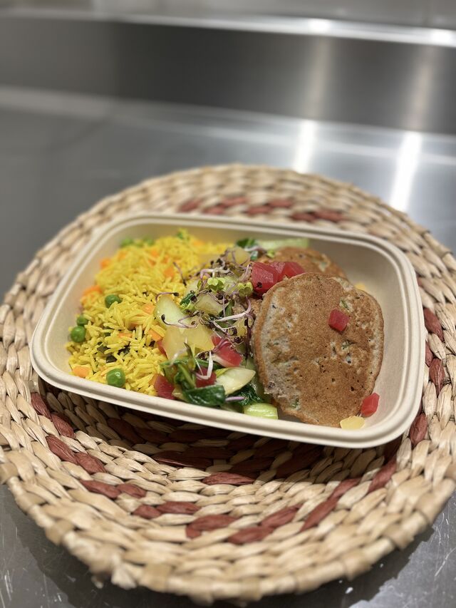 Riz safrané, galettes haricots cornille, chou pakchoï 