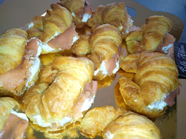 Catering, minicroassant queso Philadelphia y salmón ?