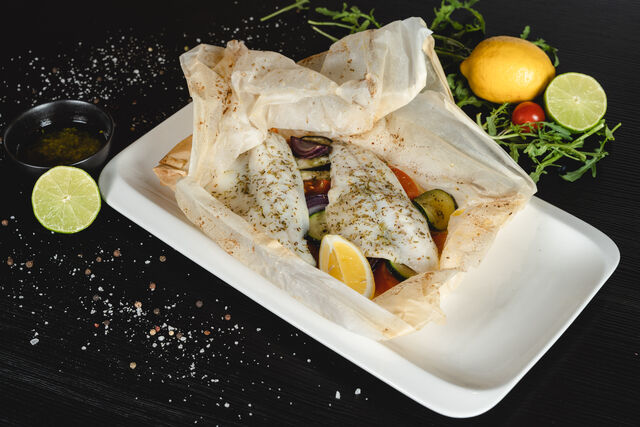 Poširani file brancina u umaku od začinskog bilja