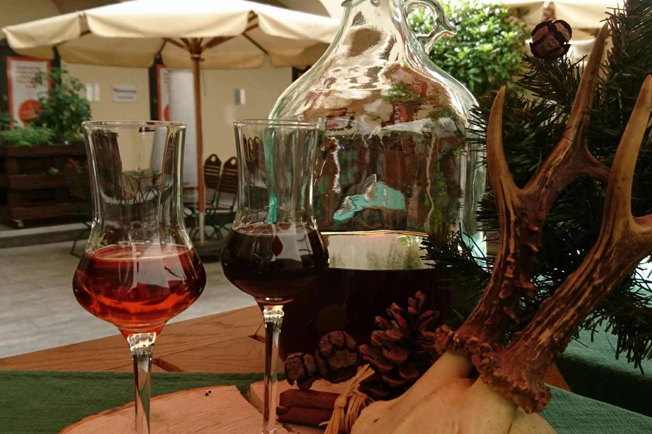 Hausgemachter Zirbenschnaps