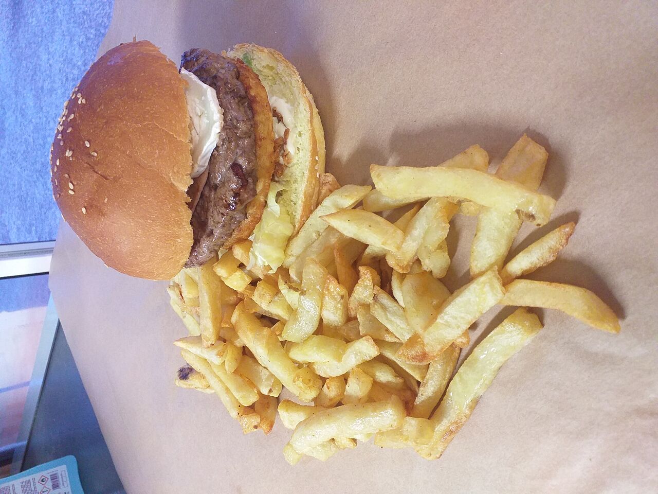 Burger chèvre bacon avec une galette de pomme de terre