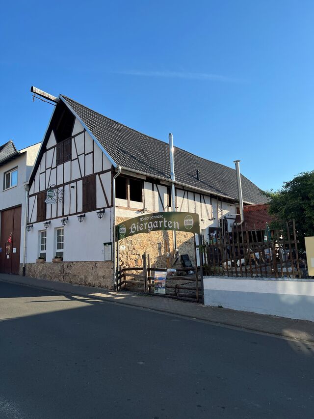 der Weg zu unserem Biergarten