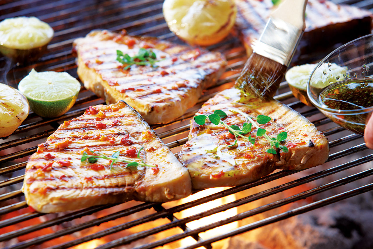 Menú del día,, carne a la brasa,y una carta variada