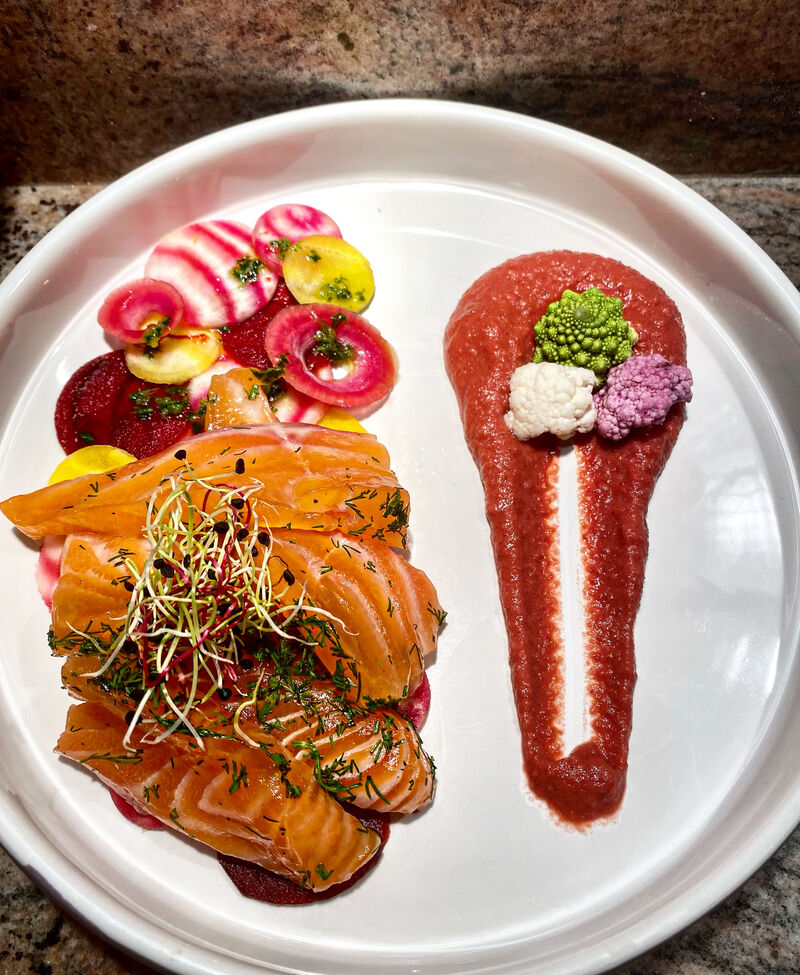 Saumon gravlax et houmous de betteraves 