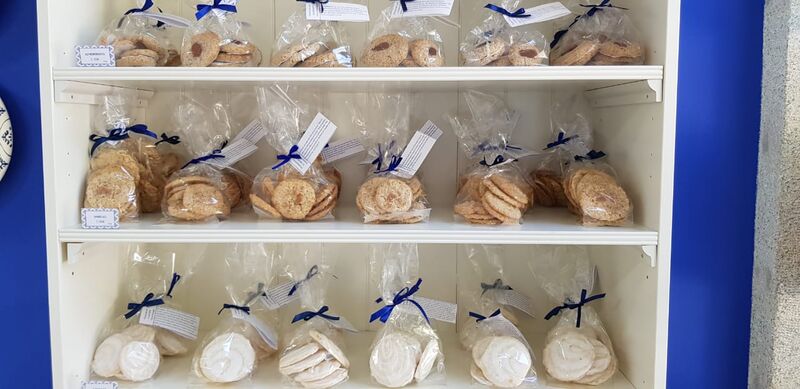 Cavacas, Almendrados, Daniela's e todos os tipos de Doces Portugueses.