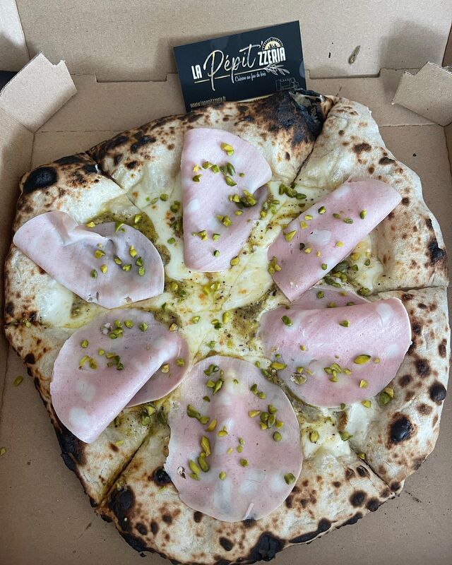 Une des pizzas phare : la pistachio base crème / pesto de pistache, à découvrir !