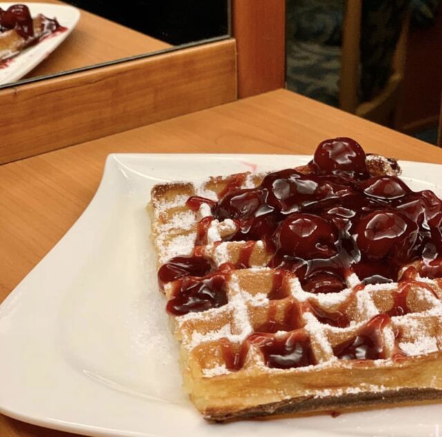 Belgische Waffeln mit Kirschen