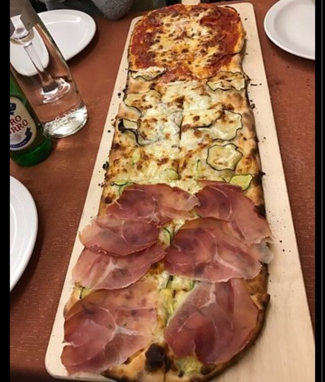 La nostra pinsa, potrete degustarla da noi oppure anche prenderla takeaway.