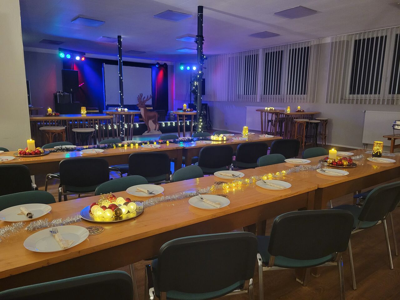 Saal zur Weihnachtszeit 