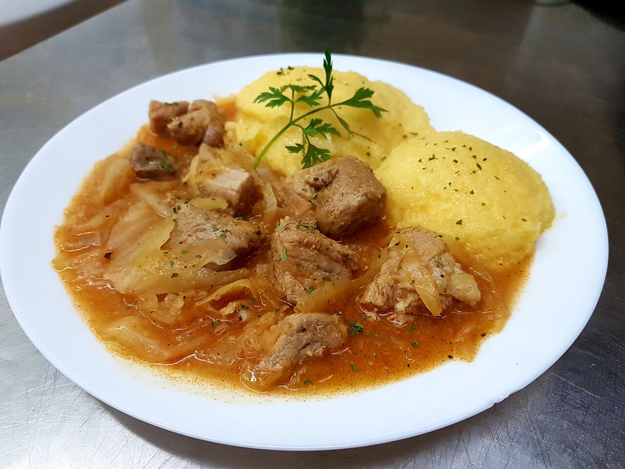 Sekeli gulaš s palentom