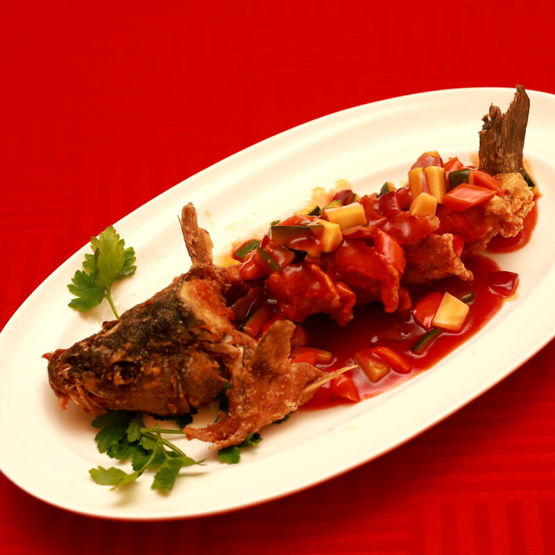 Knuspriger Wolfsbarsch ist das Spezialgericht unseres Restaurants.