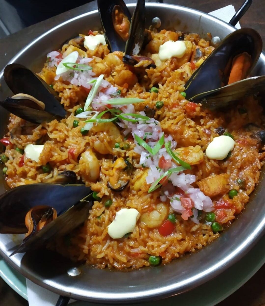 Arroz con marisco 100% peruano. Solamente emplato en paellera