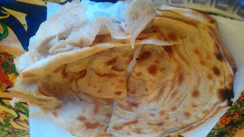 Lachha parantha - tradycyjny indyjski chlebek wielowarstwoy z mąki pełnoziarnistej - 11 zł 