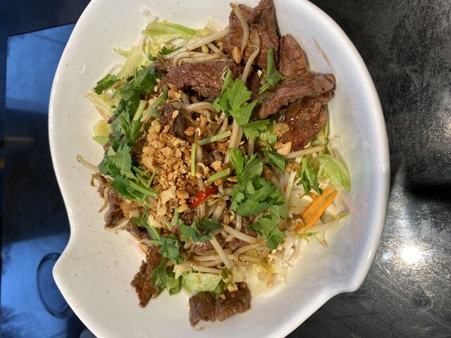 Bún Bò Nam Bộ - Reisnudeln Salat mit zarten Rindfleisch gebraten in hausgemacht Soße