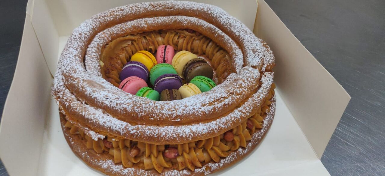 paris brest con nuestros macarons caseros para 10pax.
35€