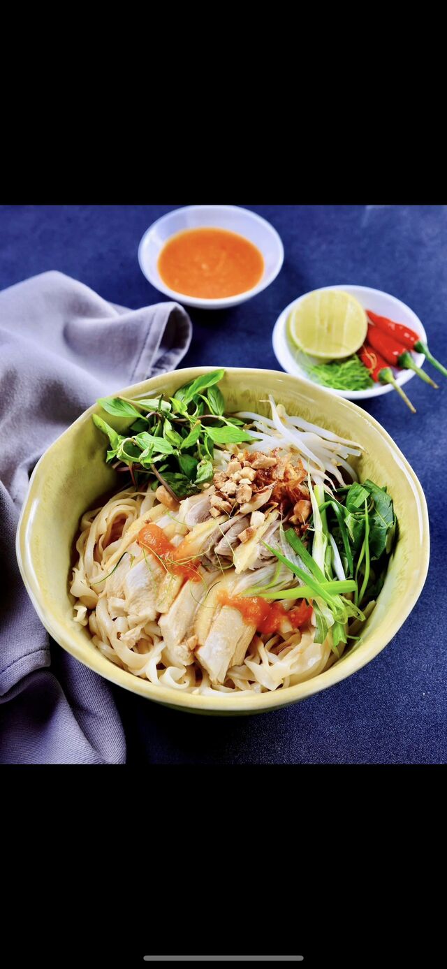 Phở gà trộn 