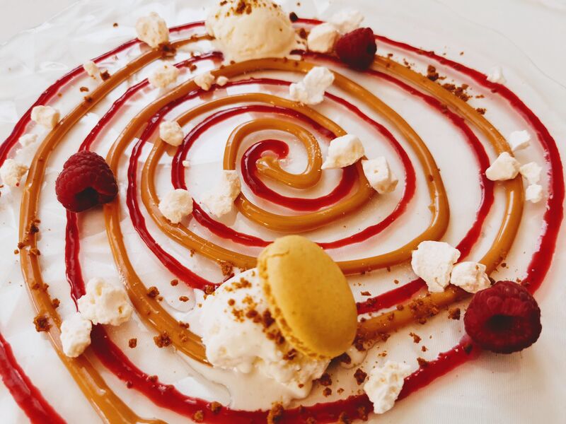 un des nombreux plats du menu dégustation présenté chaque midi en semaine ... Photo prise par une fidèle cliente
