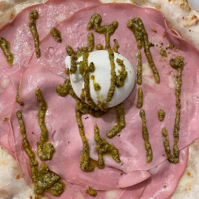 Le nuove uscite:
Pizza bianca,mortadella,burrata,crema di pistacchio 