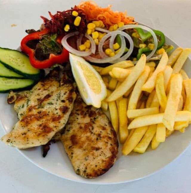 GARLIC CHICKEN BREAST WITH CHIPS AND SALAD