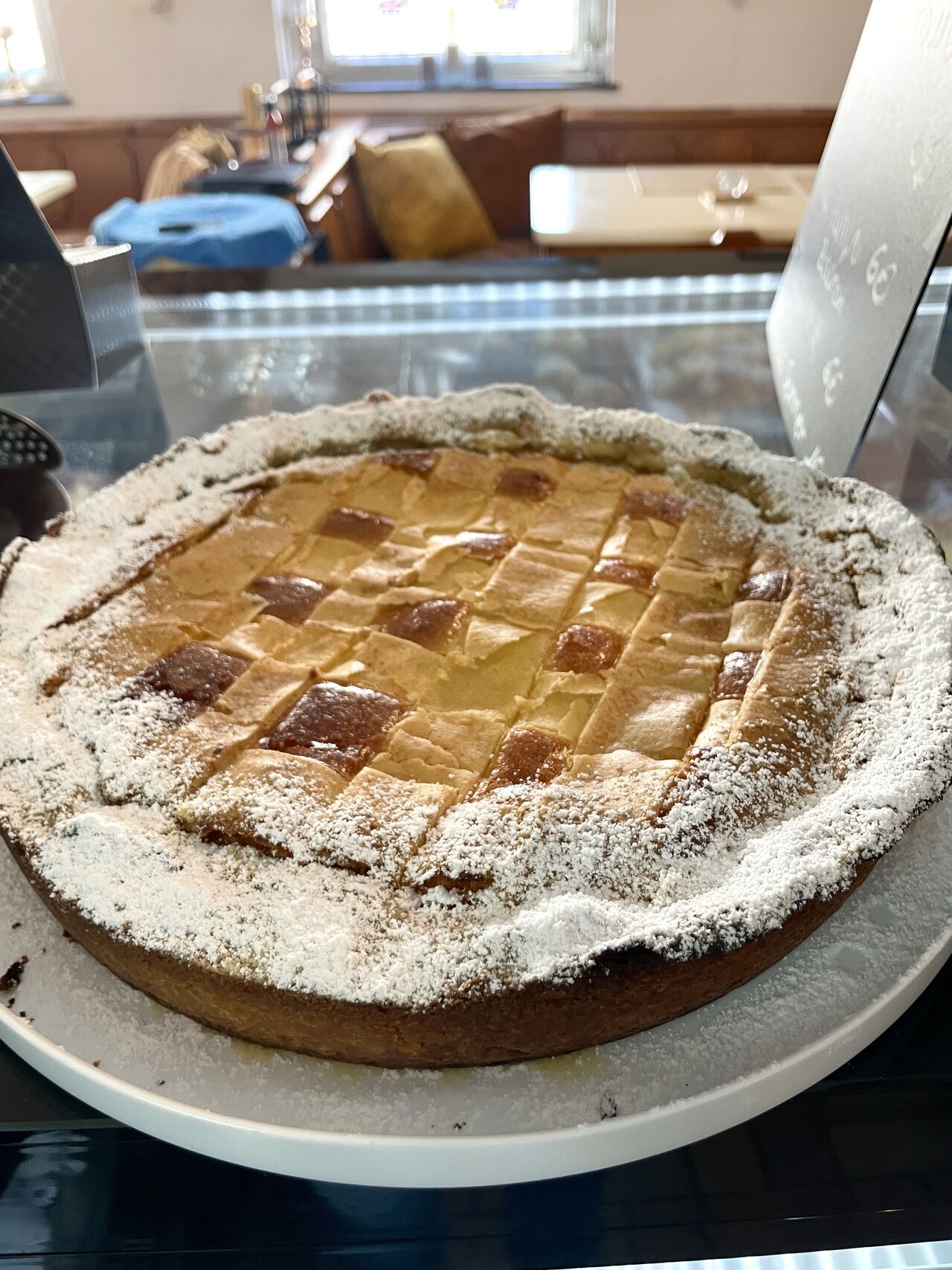 Torte gefüllt mit Ricotta und Nutella
