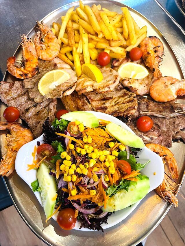 Mista de carne com camarao