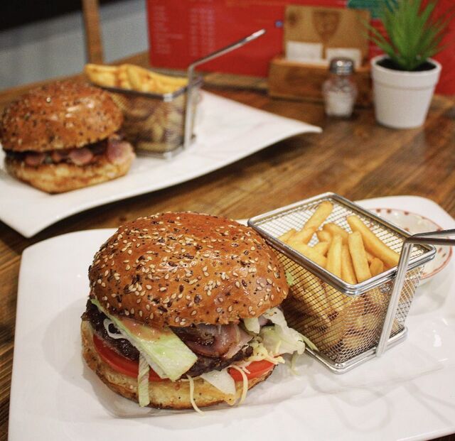 Isprobajte naš ukusni burger!