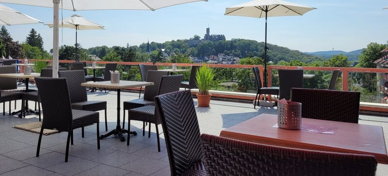 Unsere Terrasse mit herrlichem Ausblick auf die Burg Königstein