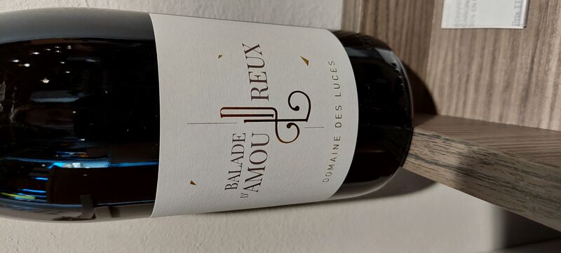 Ballade d'amoureux rouge.
Domaine des Luces.
100% Grenache
Apéritif, grillades, pizzas, viande blanche.
8,30€