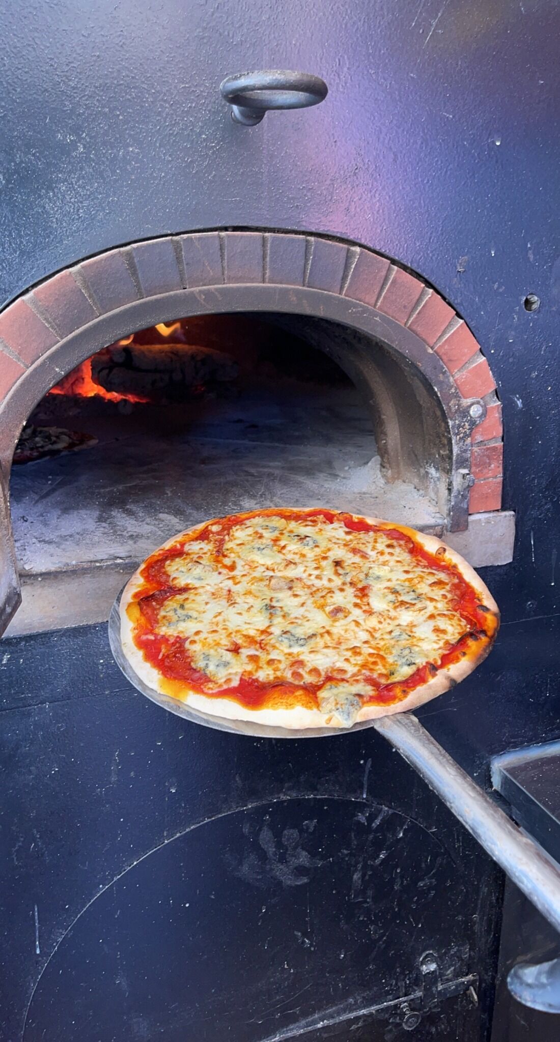 Pizza au feu de bois