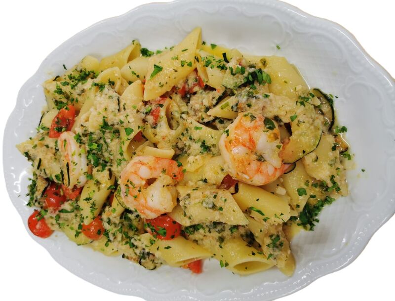 pennoni con pesto di zucchini, gamberetti e pomodorini