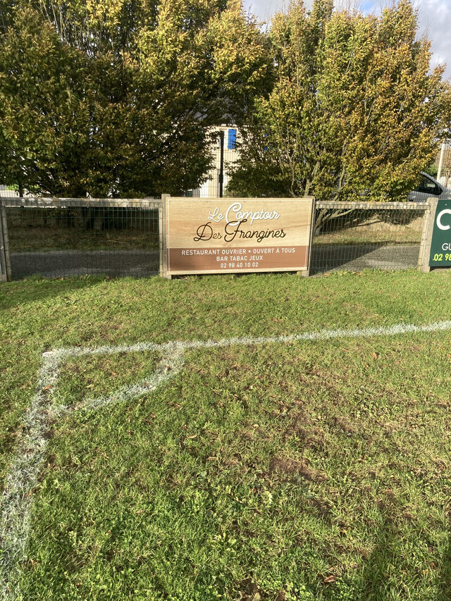 Panneau publicitaire au stade de Kersaint-Plabennec