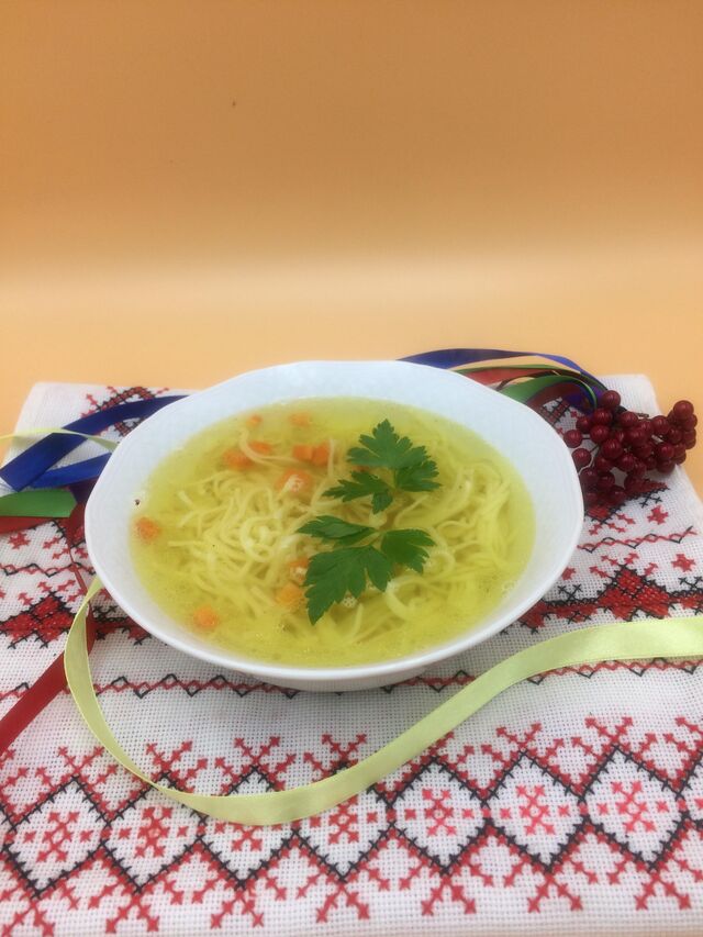 Rosół drobiowy z makaronem