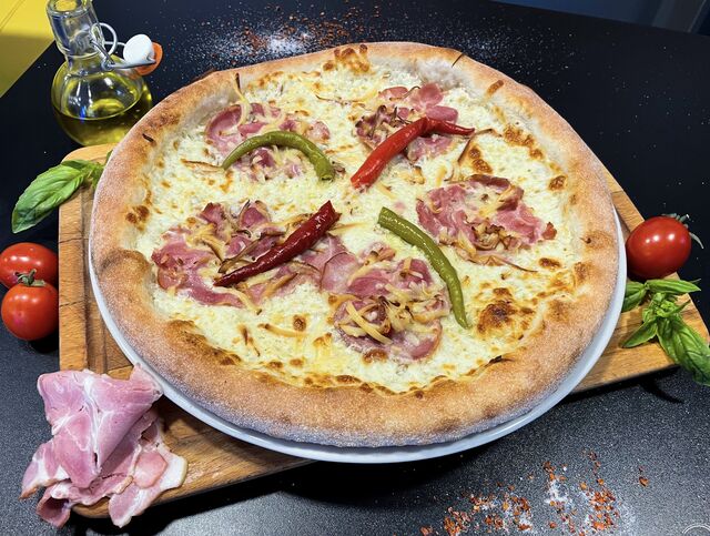 PASTORELLO
fokhagymás tejföl, füstölt sajt, tarja, csípős pepperoni