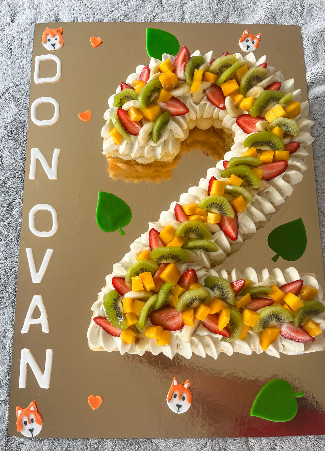 Number cake d’anniversaire façon « merveille aux fruits » (2 niveaux)