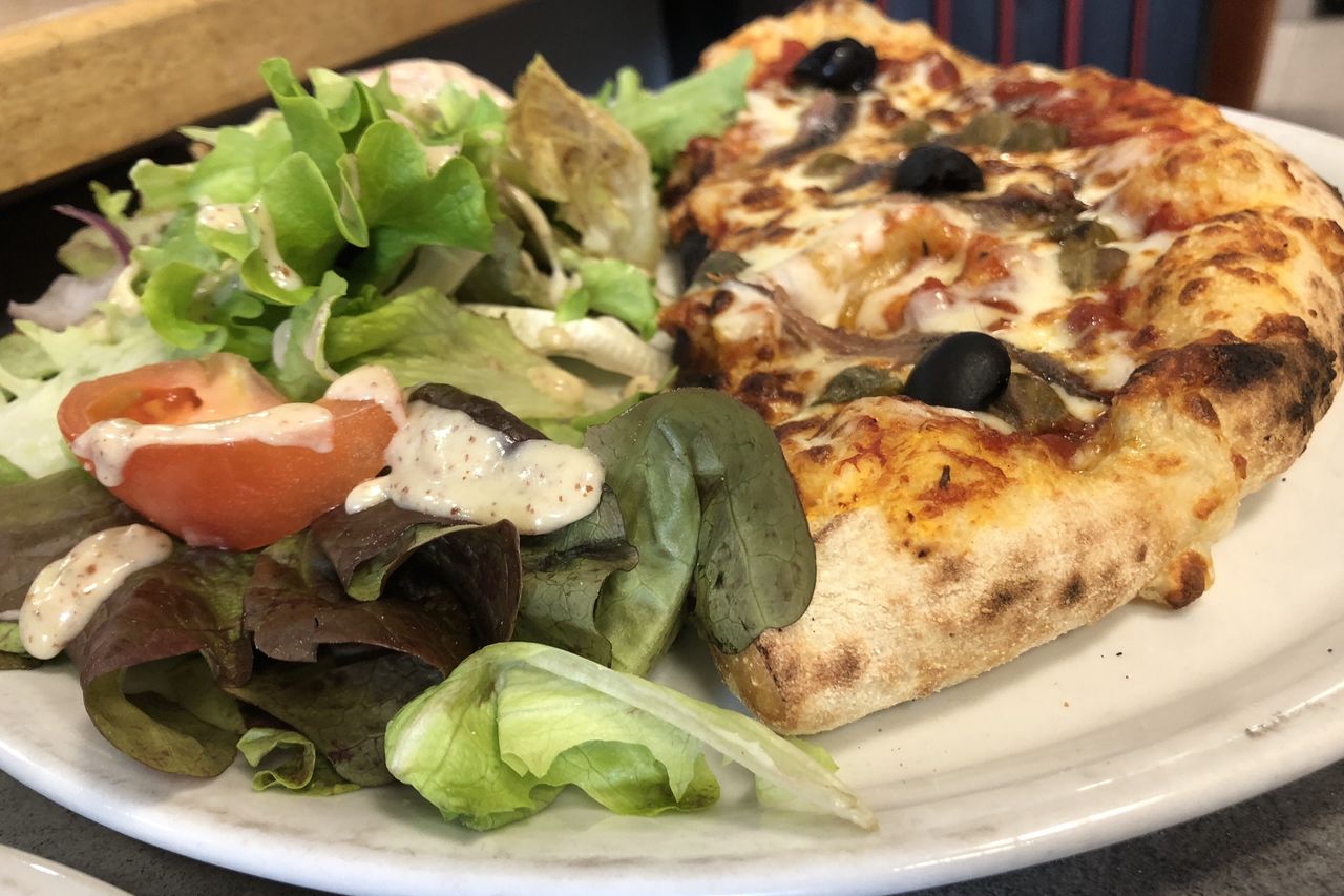 Demi pizza aux choix salade