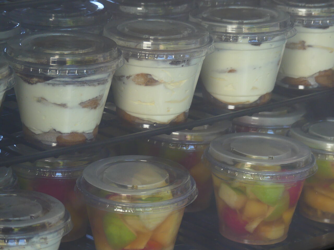 Nous vendons maintenant des tiramisus et des salades de fruits (les salades de fruits sur commande uniquement)