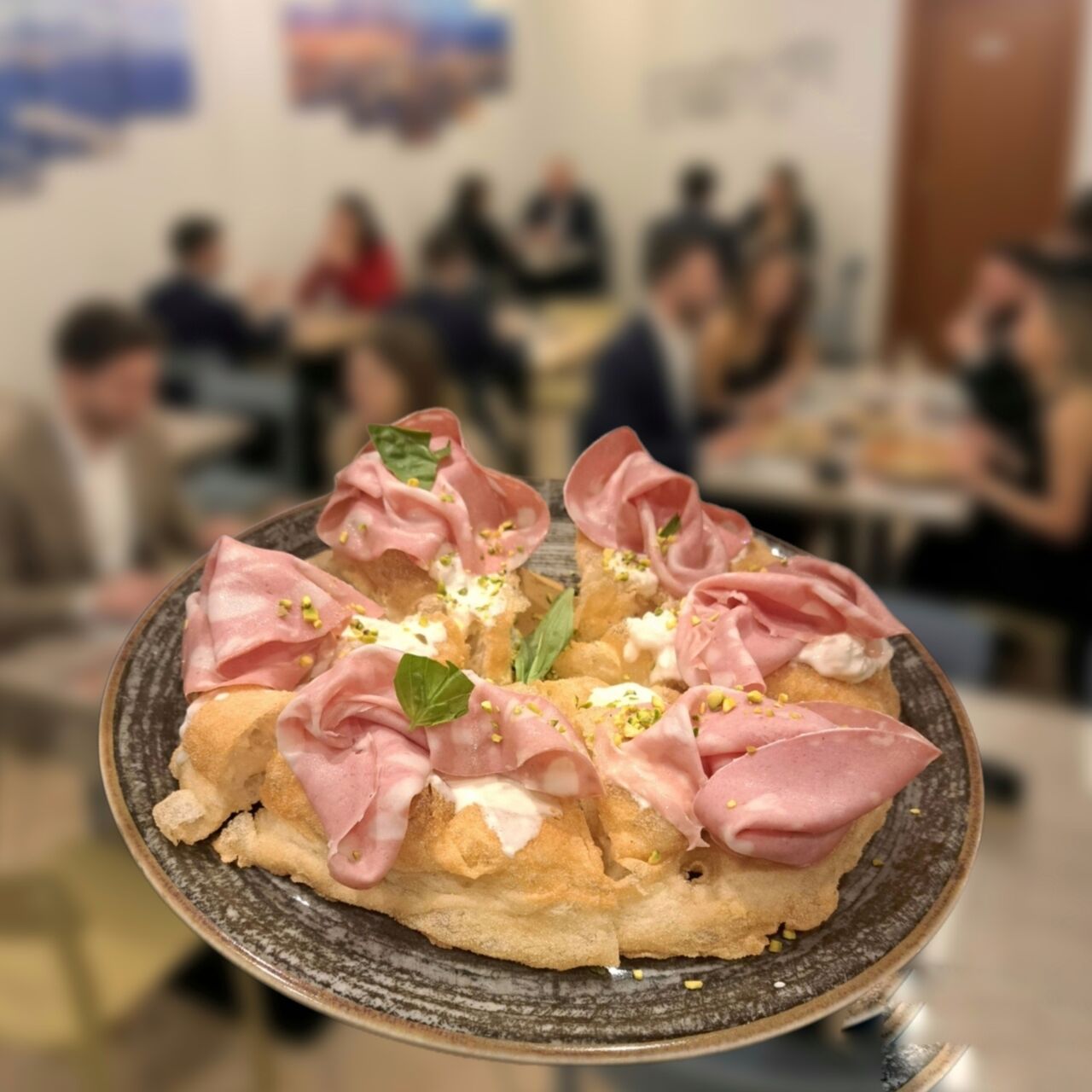 Fritta mortadella, stracciatella e pistacchio