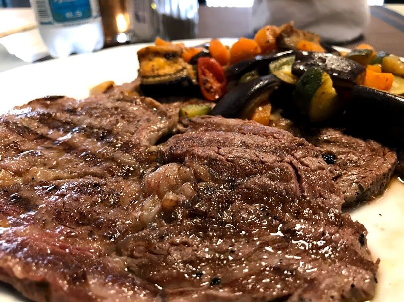 Costatina di manzo senza osso con verdurine saltate