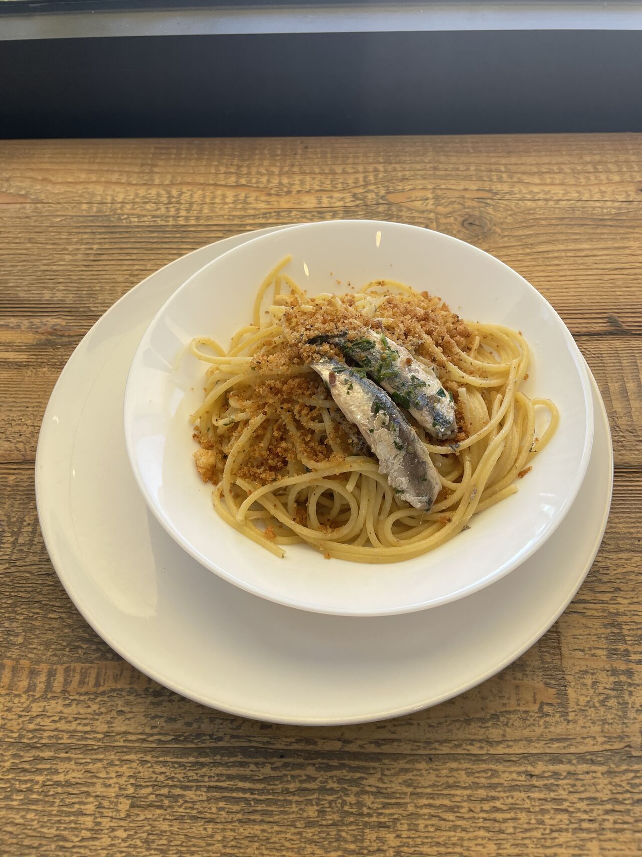 Spaghetti Alici e mollica tostata 